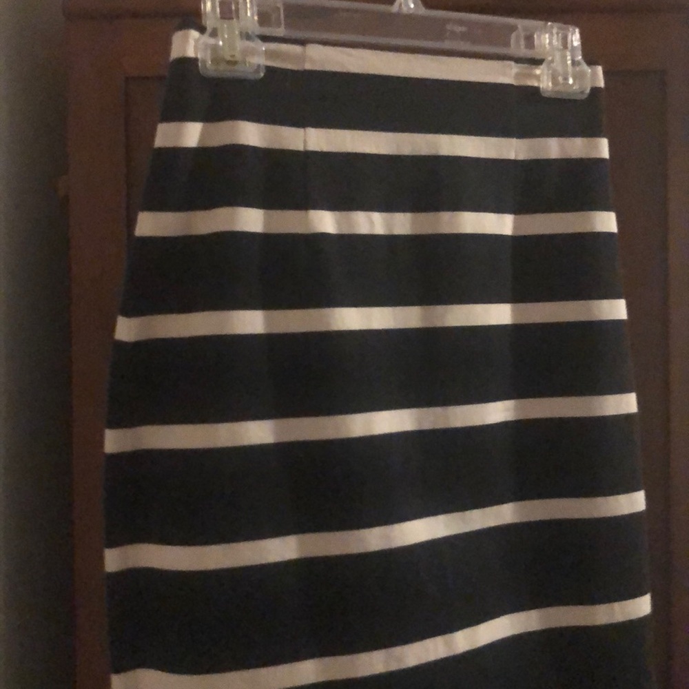 Gorgeous pencil skirt with stretch.